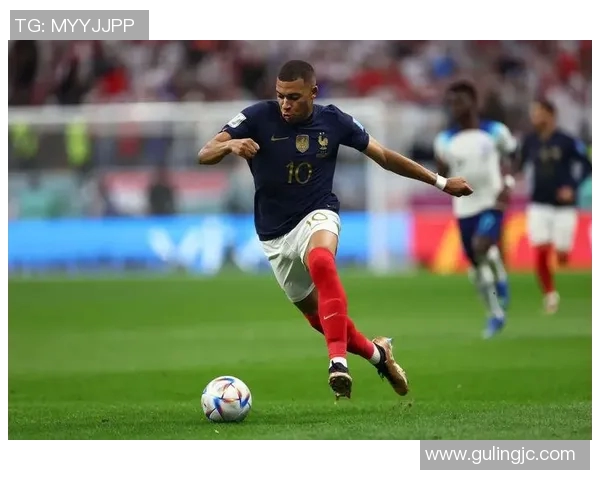 顶级足球明星的训练秘诀与日常训练计划揭秘